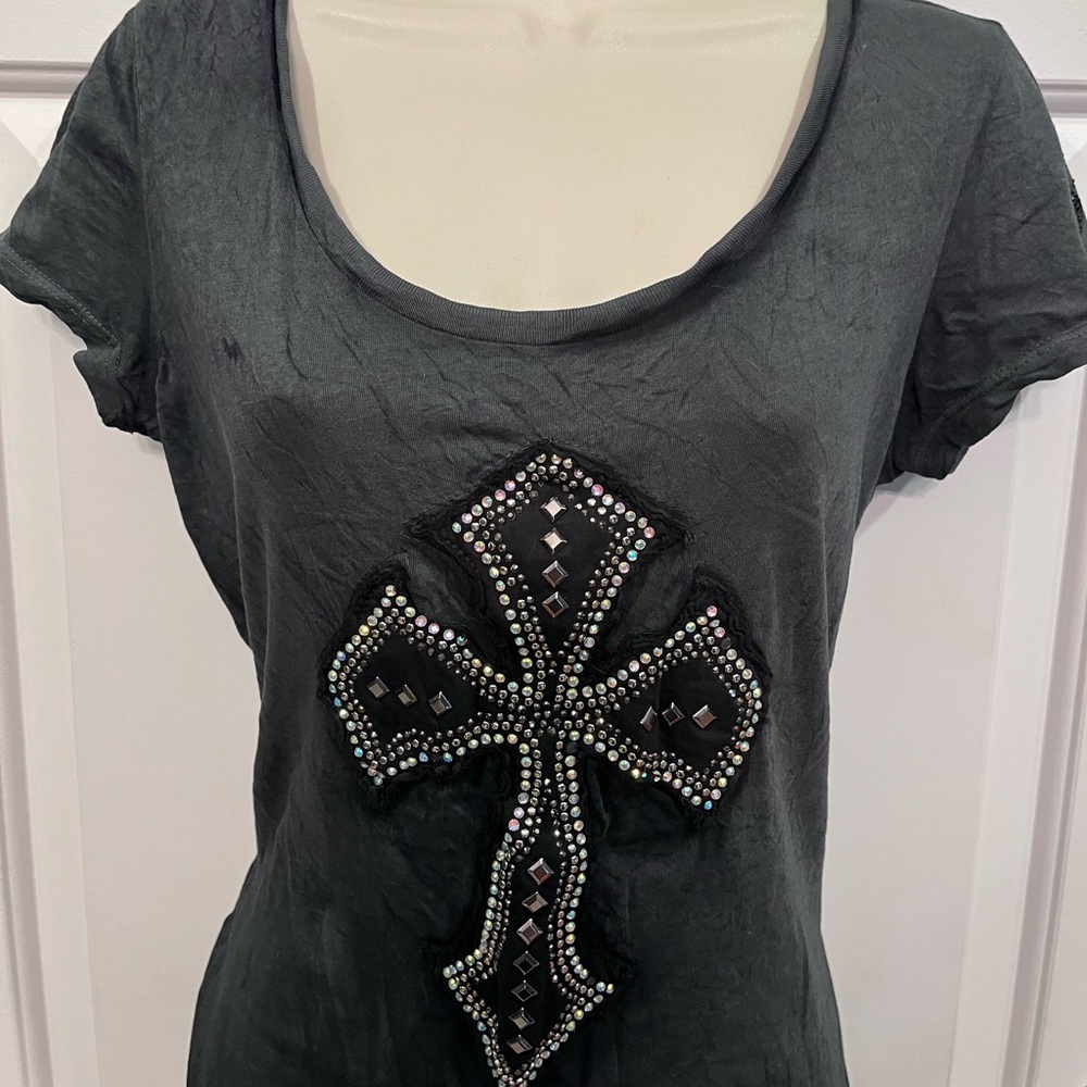 Buckle tee